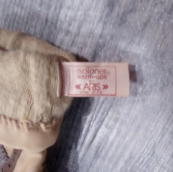 Isotoner  Tan and Brown Leather Gloves - Picture 2 of 4